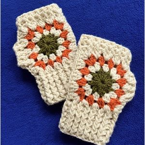 Crochet fingerless gloves